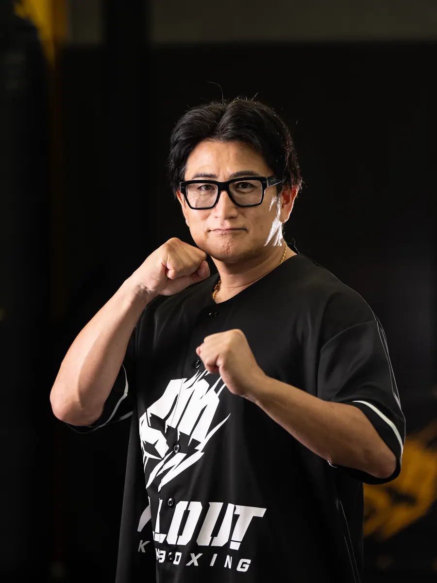 構えを取る大村晋代表